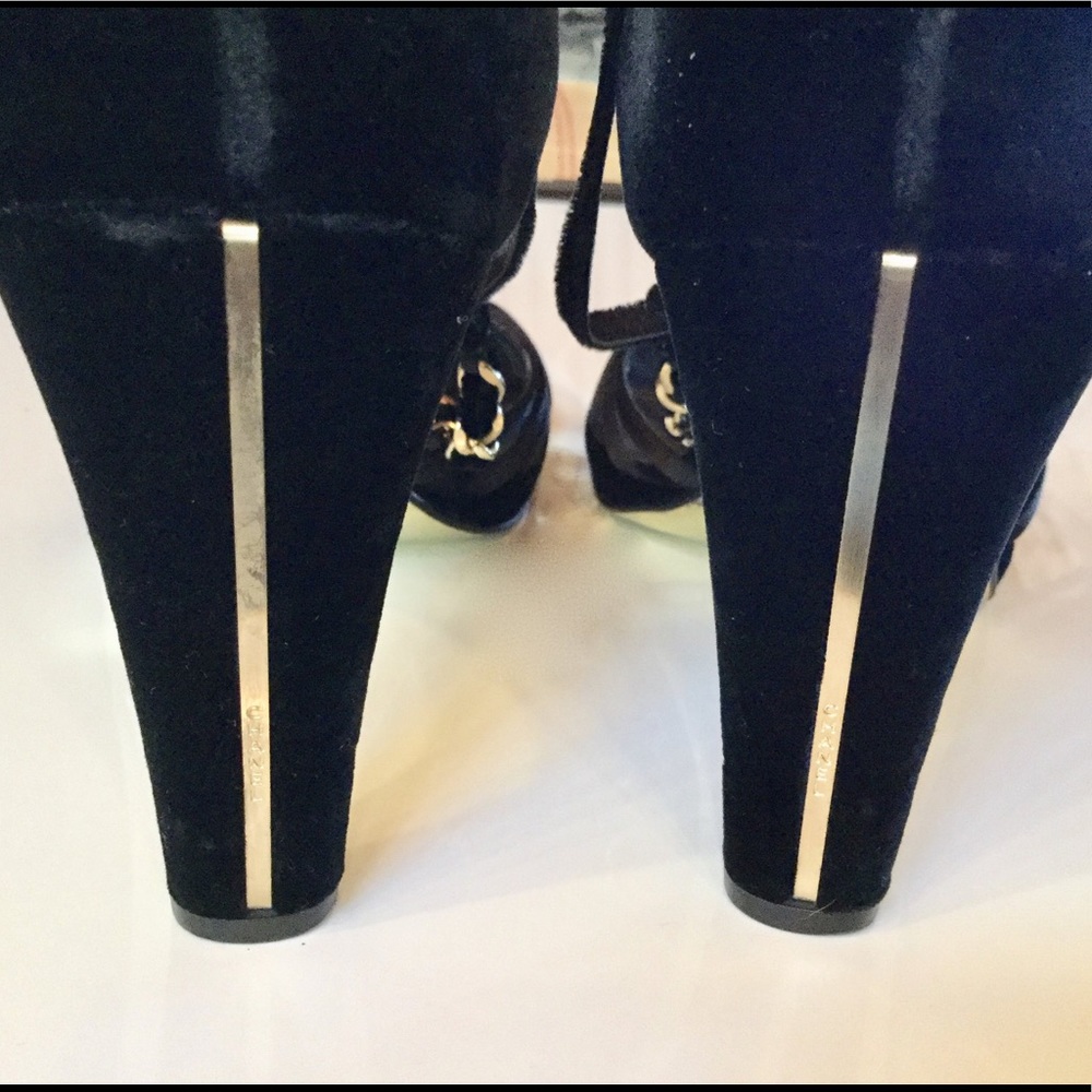 CHANEL Black Camellia Flower Velvet Strap Heels - Picture 7 of 7